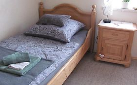 #2 Ruhiges Gemuetliches Ferienzimmer Mit 2 Einzelbetten Gemeinschaftsbad W-Lan Airport Nah Late Night Check In Haus Nr 9,5